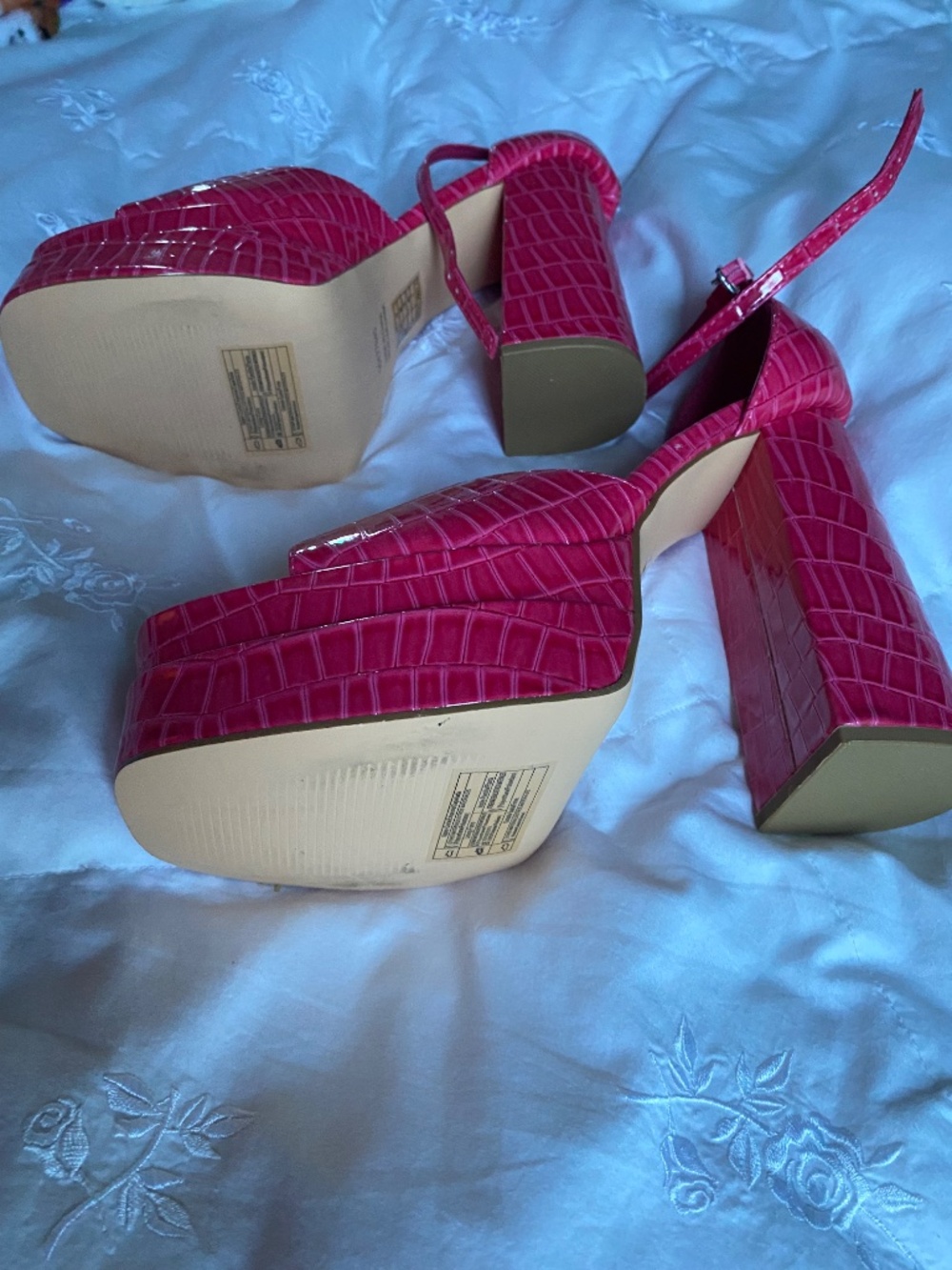Heels - Picture 4 of 4